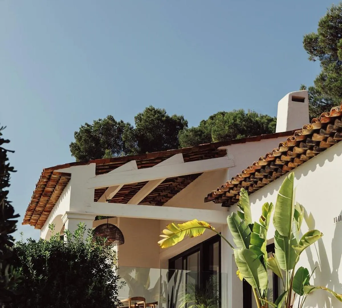 Villa In Luxury Estate, מוגין