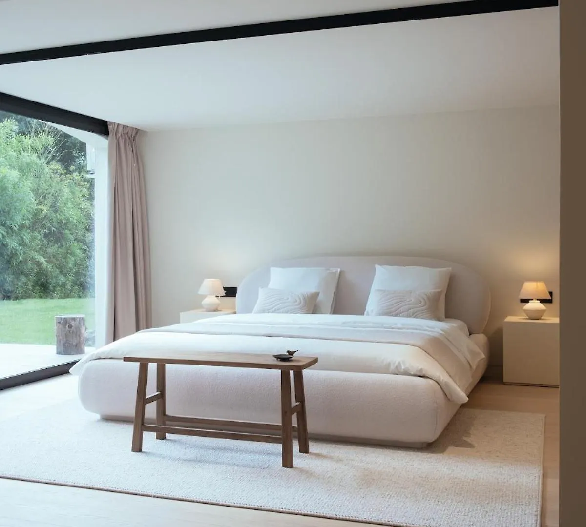 Villa In Luxury Estate, מוגין